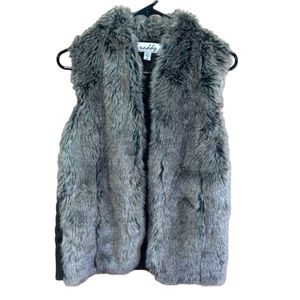 🍂Sebby faux fur and cable knit vest size S